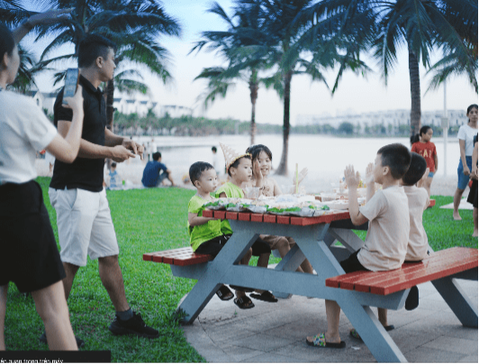 Tuổi thơ hạnh phúc của những cư dân nhí tại 'miền biển' giữa lòng Hà Nội ảnh 14