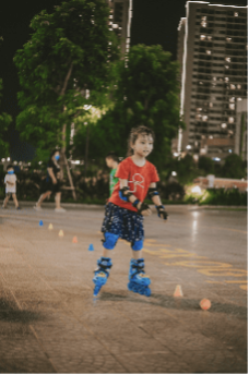 Tuổi thơ hạnh phúc của những cư dân nhí tại 'miền biển' giữa lòng Hà Nội ảnh 3