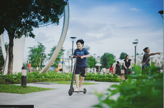 Tuổi thơ hạnh phúc của những cư dân nhí tại 'miền biển' giữa lòng Hà Nội ảnh 4