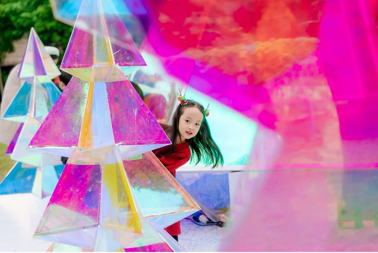 Bầu trời khác lạ trong mắt thế giới trẻ thơ khi đến với 'Khu rừng pha lê' cách hồ Hoàn Kiếm 14km ảnh 4