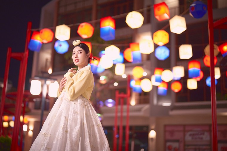 Choáng ngợp, mãn nhãn với 'bữa tiệc' ánh sáng về đêm tại phố Hàn K-Town ảnh 3