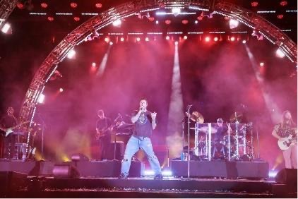 Maroon 5 khiến khán giả 8Wonder Winter Festival phát cuồng với loạt hit 'siêu đỉnh' ảnh 3
