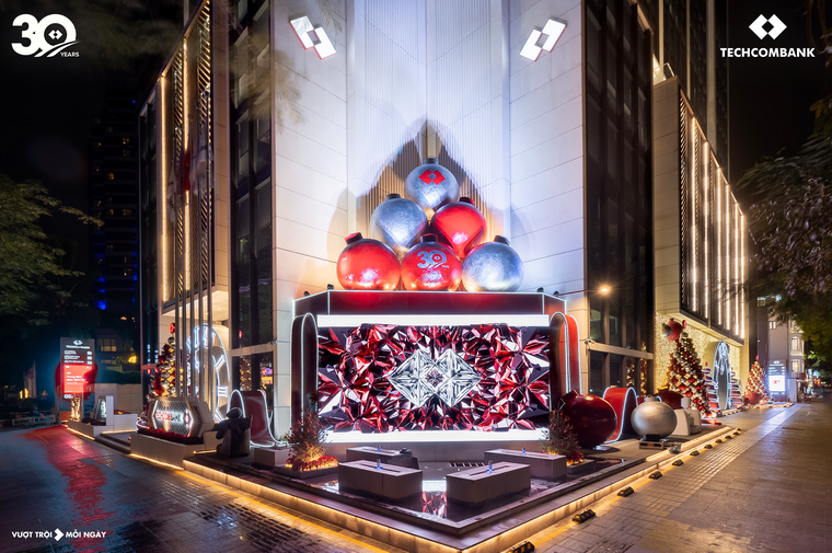 Cộng đồng hào hứng check in hai tòa nhà Techcombank ảnh 2