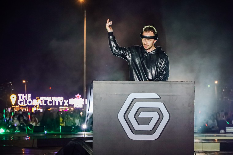 Hơn 50.000 người dân TP HCM "đổi gió" đón năm mới tại Trung tâm mới ảnh 4