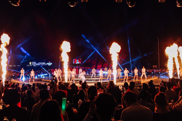 Hơn 50.000 người dân TP HCM "đổi gió" đón năm mới tại Trung tâm mới ảnh 5