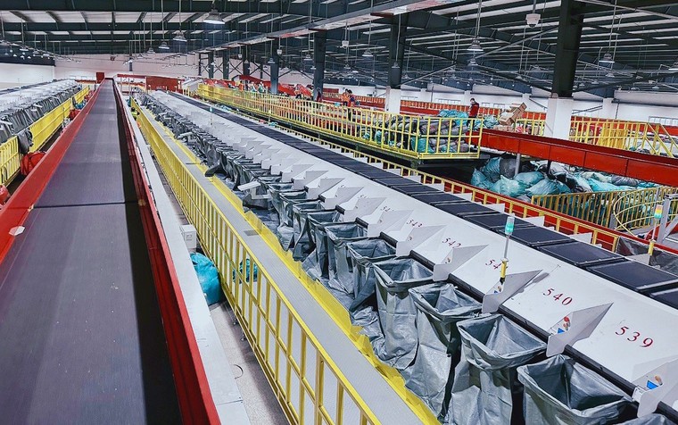 Viettel Post khai trương tổ hợp công nghệ chia chọn thông minh đầu tiên của Việt Nam ảnh 3