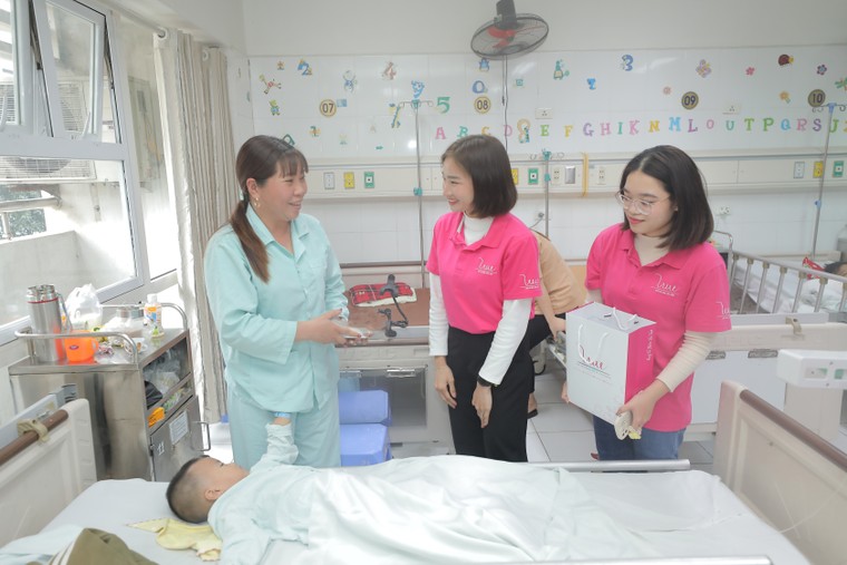 Quỹ Vì Tầm Vóc Việt hỗ trợ điều trị khuyết tật vận động cho bệnh nhi nghèo ảnh 1