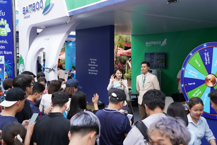 Rộn ràng săn ngàn quà tặng từ Bamboo Airways tại VITM 2024 ảnh 2