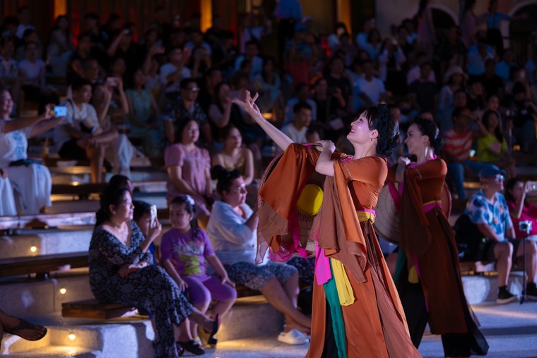 Xem múa rối đầy mới lạ tại nhà hát bên biển đầu tiên của Việt Nam ảnh 6
