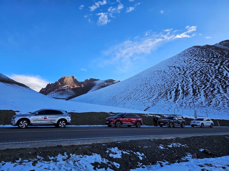 Ngắm đoàn xe VF 8 giữa khung cảnh “đẹp mê hồn” trên hành trình chinh phục Tây Tạng ảnh 8