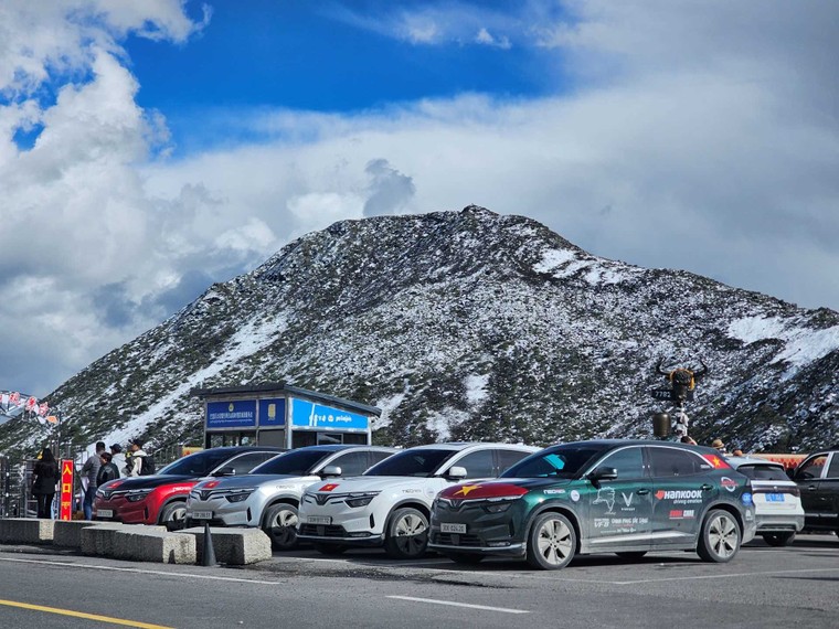 Ngắm đoàn xe VF 8 giữa khung cảnh “đẹp mê hồn” trên hành trình chinh phục Tây Tạng ảnh 6