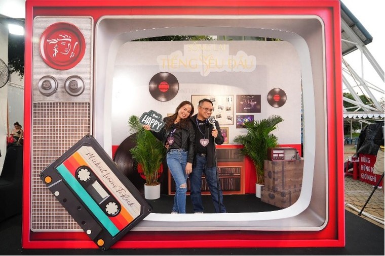 Những khoảnh khắc “Sống lại tiếng yêu đầu” tại đêm nhạc Micheal Leanrs To Rock ảnh 1