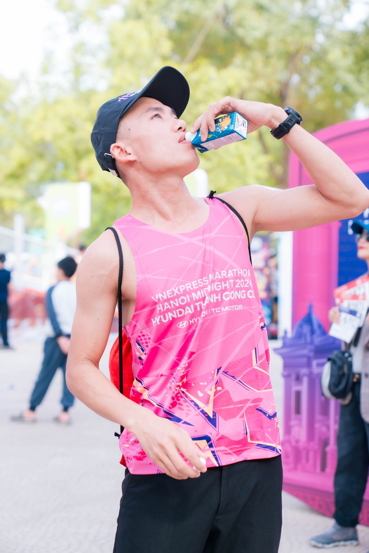 Vinamilk tài trợ “132 kg đạm” cho 11.000 runner VnExpress Marathon Hà Nội ảnh 1