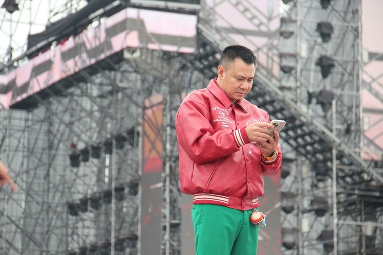 Dàn anh tài “vượt chông gai” tổng duyệt concert dưới cái rét Hà Nội ảnh 2