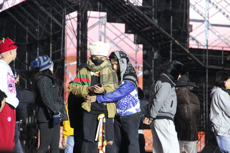 Dàn anh tài “vượt chông gai” tổng duyệt concert dưới cái rét Hà Nội ảnh 4