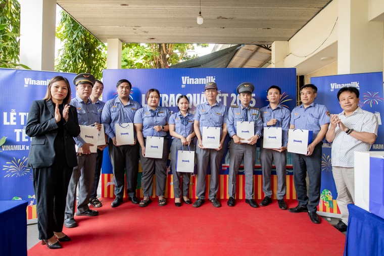 Vinamilk trao hơn 71.000 sản phẩm dinh dưỡng đến trẻ em, cộng đồng trước thềm năm mới Ất Tỵ ảnh 6