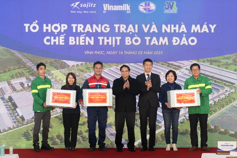 Thủ tướng thăm tổ hợp khép kín chăn nuôi & chế biến thịt bò cao cấo đầu tiên tại Việt Nam ảnh 6