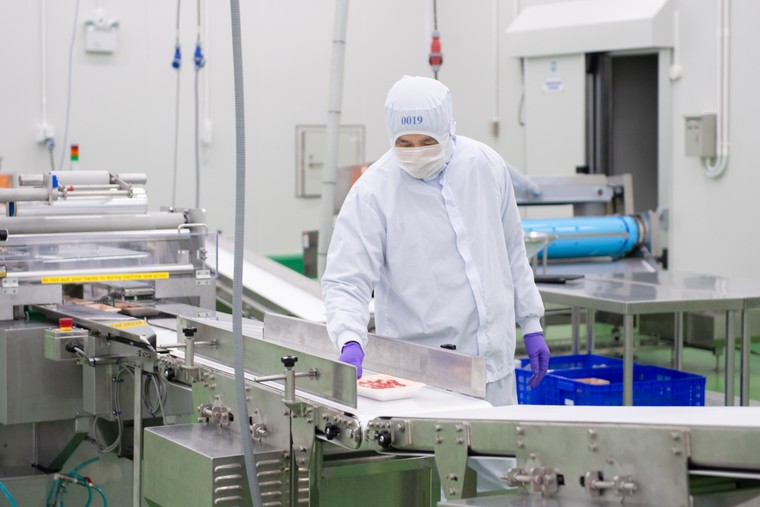 Thủ tướng thăm tổ hợp khép kín chăn nuôi & chế biến thịt bò cao cấo đầu tiên tại Việt Nam ảnh 9