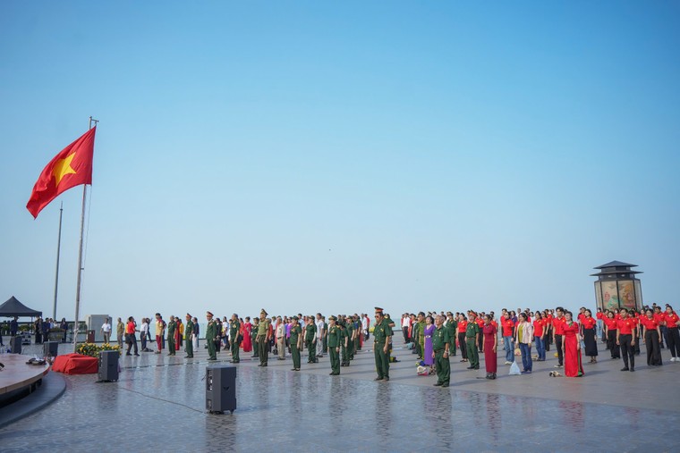 Núi Bà Đen đón Trung tướng Phạm Tuân và hơn 100 cựu chiến binh về lại chiến trường xưa ảnh 1