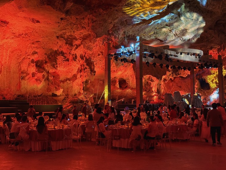 Trải nghiệm ẩm thực và show thực cảnh trong hang động hơn 4000 năm tuổi ảnh 7