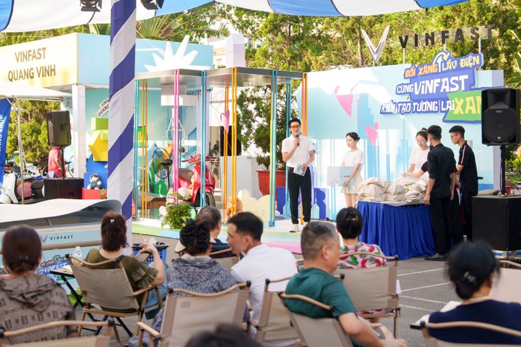 Người dân Hải Phòng, Đà Nẵng hào hứng “đổi xe xăng, lấy xe máy điện” ảnh 4