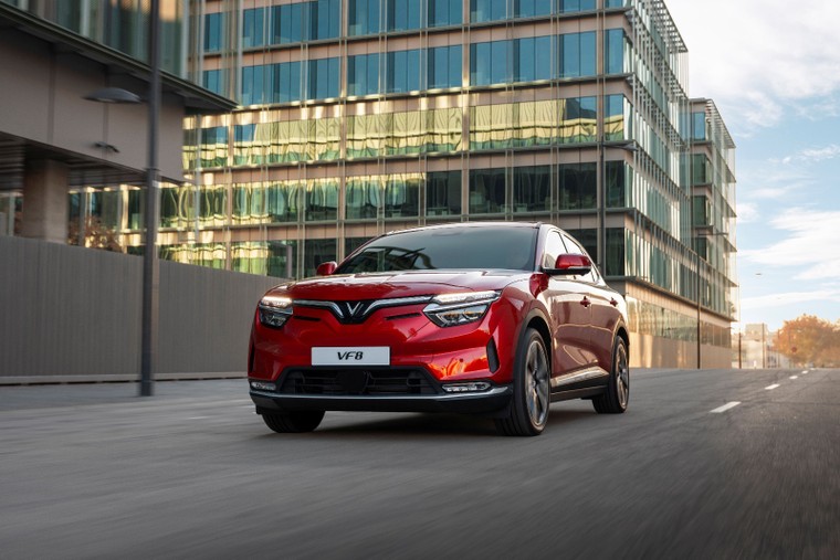 Vinfast hợp tác với Plugsurfing màu trải nghiệm sạc xe điện liền mạch tại châu Âu ảnh 1