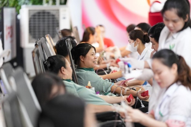 Cán bộ nhân viên ROX Group chung tay hiến máu, lan tỏa giá trị sống đẹp ảnh 6