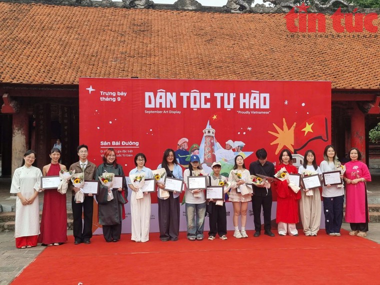 Khai mạc trưng bày tranh "Dân Tộc Tự Hào" tại Văn Miếu - Quốc Tử Giám ảnh 1