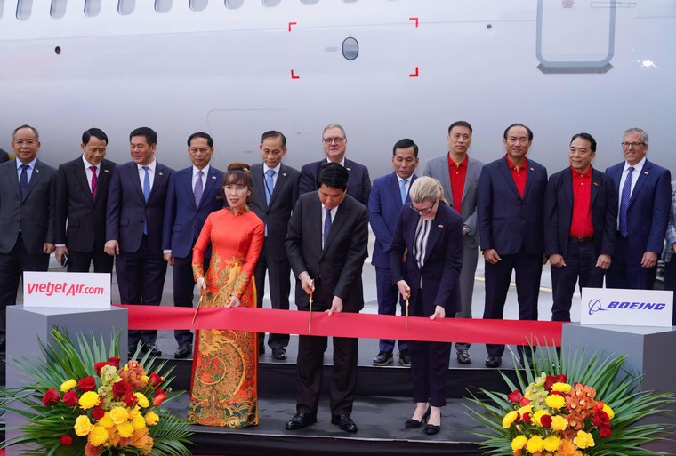 Chủ tịch nước Lương Cường chứng kiến Vietjet nhận bàn giao tàu bay Boeing đầu tiên – dấu mốc 30 năm quan hệ Việt Nam – Hoa Kỳ ảnh 1