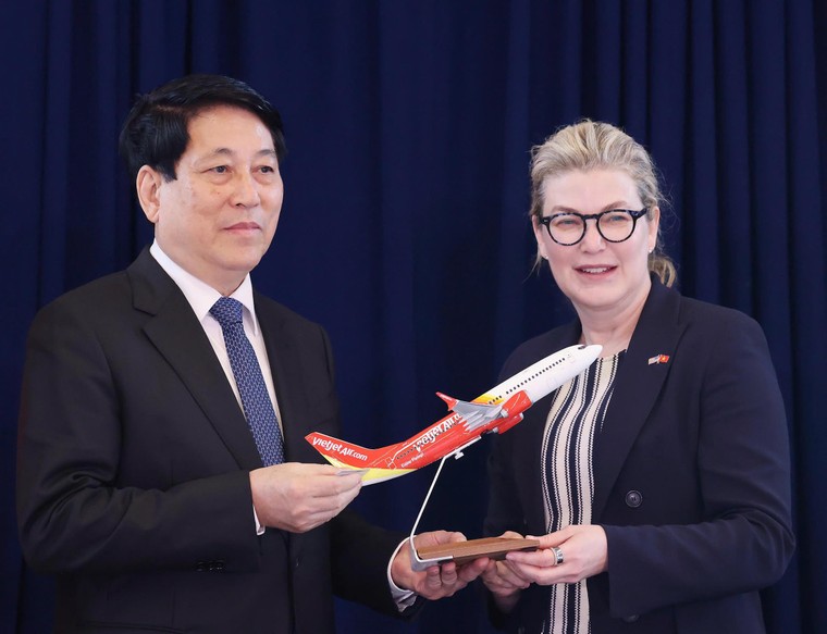 Chủ tịch nước Lương Cường chứng kiến Vietjet nhận bàn giao tàu bay Boeing đầu tiên – dấu mốc 30 năm quan hệ Việt Nam – Hoa Kỳ ảnh 2