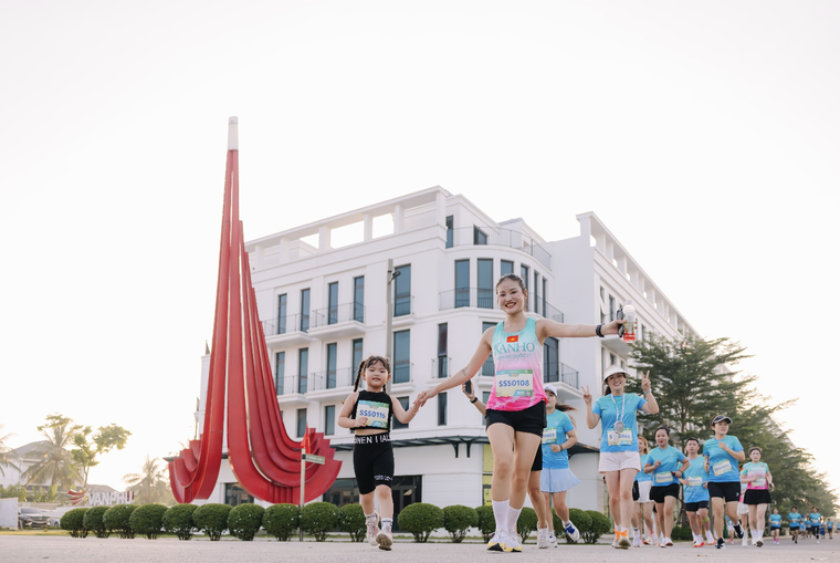 Giải chạy Vlasta Race 2025 do Văn Phú tổ chức bùng nổ với gần 3000 runner ảnh 2