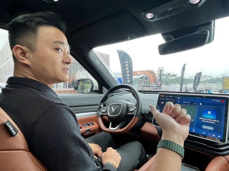 Khách Hà Nội đội mưa lái thử VF 9: SUV điện VinFast chứng minh đẳng cấp từ trải nghiệm đến chi phí ảnh 2