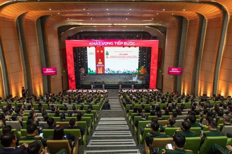 Tổng Công ty 80 năm truyền thống của Tập đoàn Viettel nhận Huân chương Bảo vệ Tổ quốc, đặt mục tiêu 16.000 tỷ ảnh 3