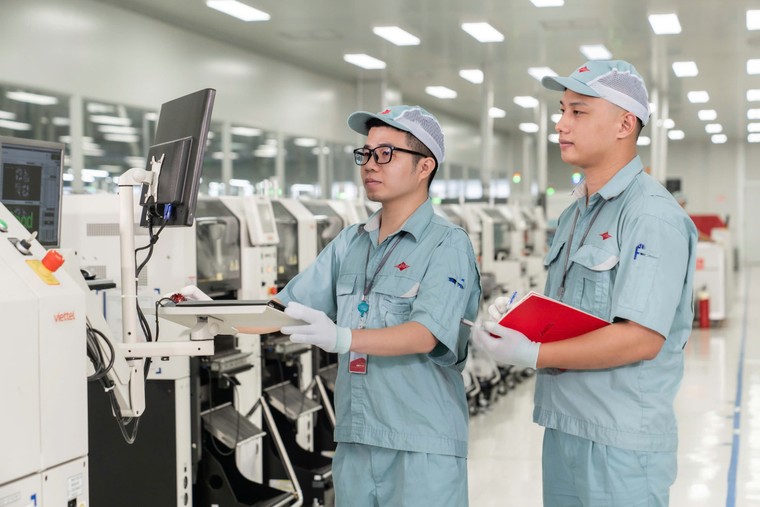 Tổng Công ty 80 năm truyền thống của Tập đoàn Viettel nhận Huân chương Bảo vệ Tổ quốc, đặt mục tiêu 16.000 tỷ ảnh 4