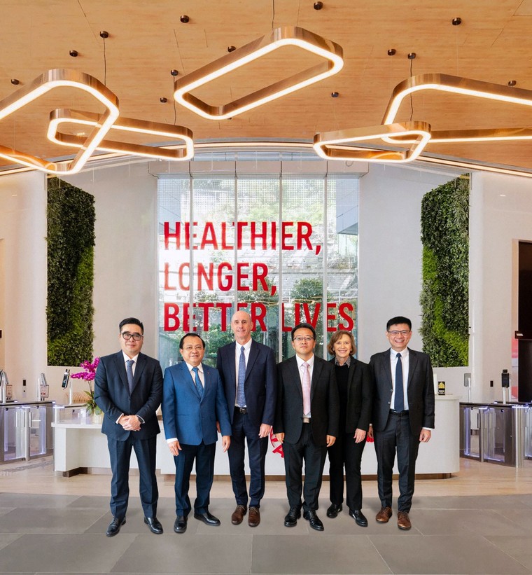 Lãnh đạo Bộ Tài chính thăm và làm việc với Tập đoàn AIA tại Hồng Kông, Trung Quốc ảnh 1