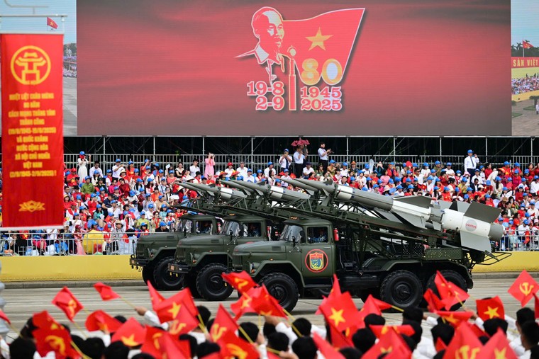 Viettel thu về kỷ lục 220 tỷ năm 2025 ảnh 1