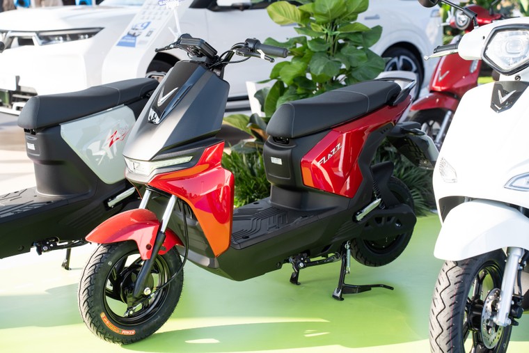 Chọn xe máy điện cho con đi học: VinFast Flazz “được lòng” cả phụ huynh và học sinh ảnh 1