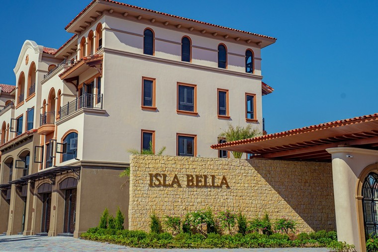 Isla Bella: Nơi thanh bình gặp phồn hoa giữa mùa lễ hội rực rỡ nhất năm ảnh 2