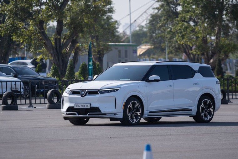 Chủ xe chấm điểm VF 9 sau 1 tháng “thực chiến”: Trải nghiệm không thua gì xe siêu sang giá gấp 5-7 lần ảnh 1