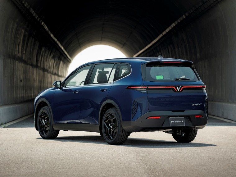 VF MPV 7 khiến người dùng bất ngờ: Chở đủ 7 người vẫn êm, nhấn ga là “đã” ảnh 2