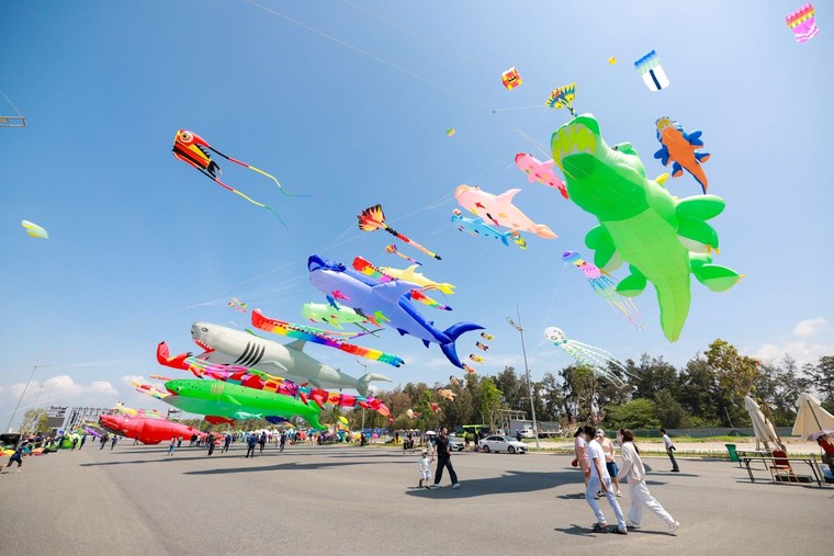 Du khách dự Paradise Summer Fest Cần Giờ: “Tận mắt chứng kiến quy mô mới thấy đây thật sự là một dự án vĩ đại” ảnh 5