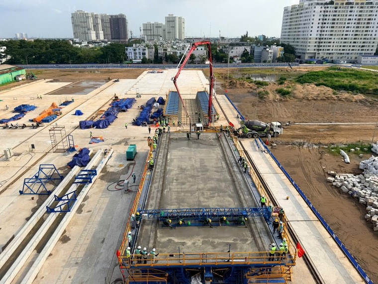 Đường sắt tốc độ cao Hà Nội – Quảng Ninh và Bến Thành – Cần Giờ đồng loạt thi công những phiến dầm đầu tiên ảnh 1