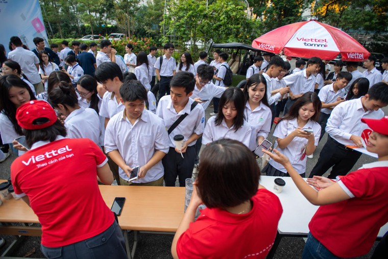 Lần đầu tiên học sinh THPT cả nước được thi AI chuẩn quốc tế hoàn toàn miễn phí ảnh 1