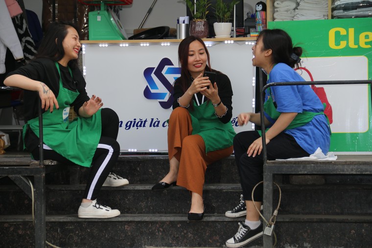 Cận cảnh tiệm giặt là của những hotgirl điếc ảnh 11