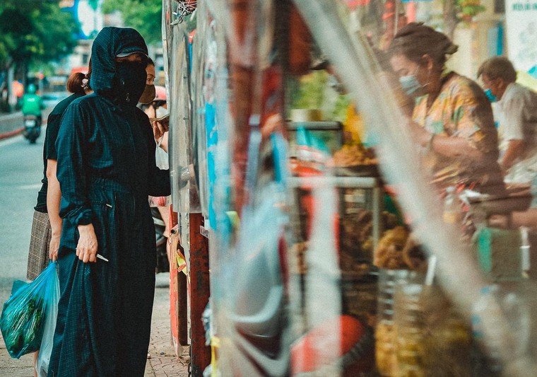 Cận cảnh khu chợ được bịt kín bằng ni-lon tại Hà Nội ảnh 3