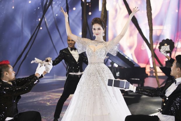 Ngọc Trinh khoe lưng trần quyến rũ khiến 'phái mạnh' nghiêng ngả ảnh 5