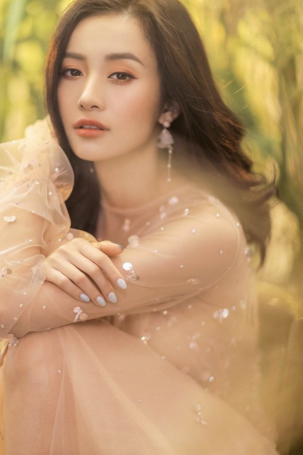 Jun Vũ tung bộ ảnh mới đẹp dịu dàng, thanh khiết như sương mai khiến nhiều người ngẩn ngơ ảnh 6