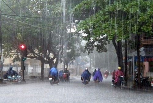 Miền Bắc tiếp tục mưa lớn, cảnh báo xảy ra dông lốc tại Hà Nội ảnh 1