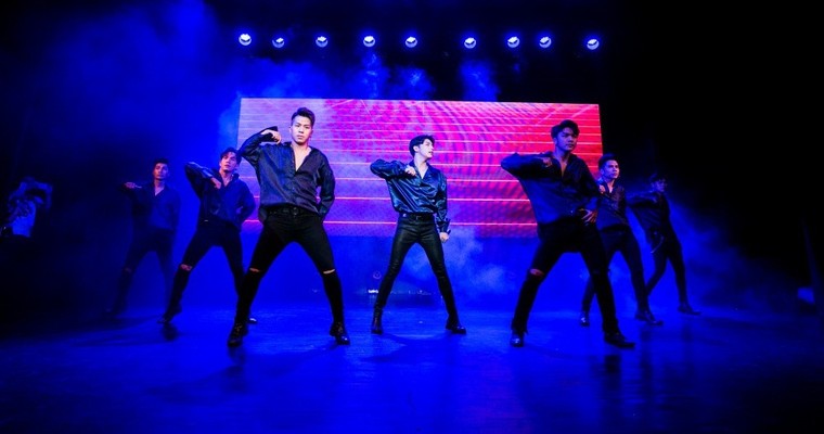 Noo Phước Thịnh khiến fans hâm mộ Hà Nội ‘cuồng si’ với màn cover hit ‘Ánh nắng của anh’ ảnh 3