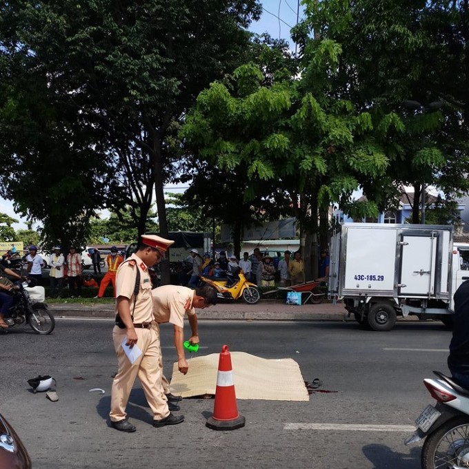 Nam thanh niên bị ô tô cán tử vong dưới dốc cầu Bình Triệu ảnh 2